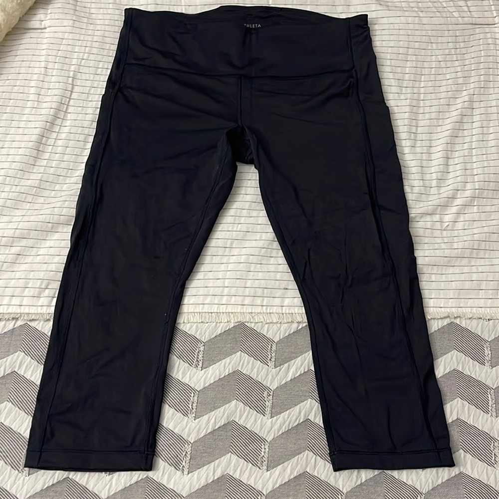 Black ultimate stash pocket capri